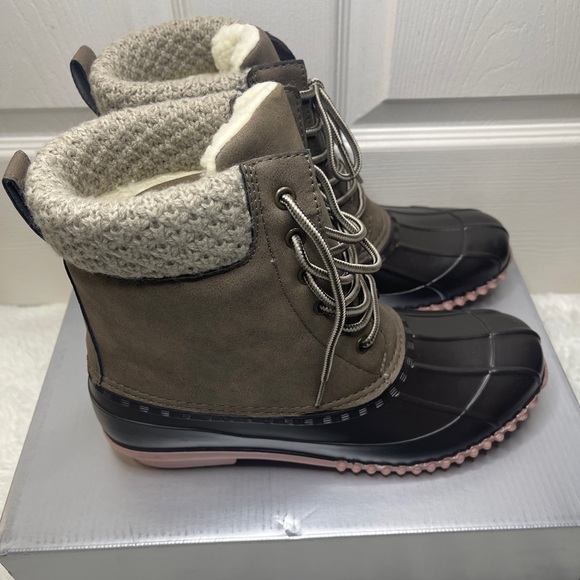 Cloudwalkers Lexi Sweater Trim Women’s Weather Boot Black & Tan 10W by Avenue - Picture 4 of 15